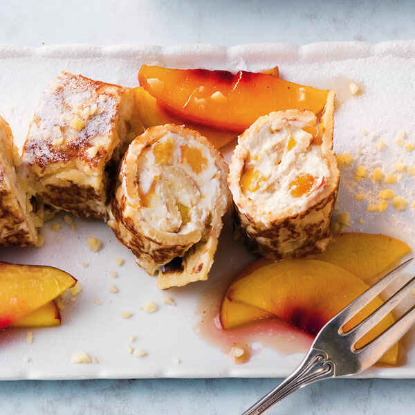 Pfannkuchenschnecken mit Himbeersauce Rezept | Küchengötter Pfannkuchenschnecken mit Himbeersauce Rezept | Küchengötter