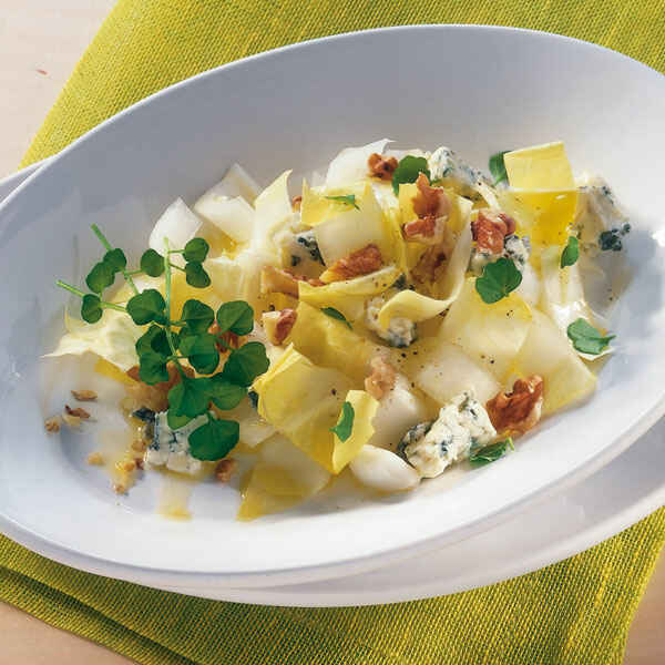 Schneller Chicoréesalat mit Orangenfilets Rezept | Küchengötter Schneller Chicoréesalat mit Orangenfilets Rezept | Küchengötter