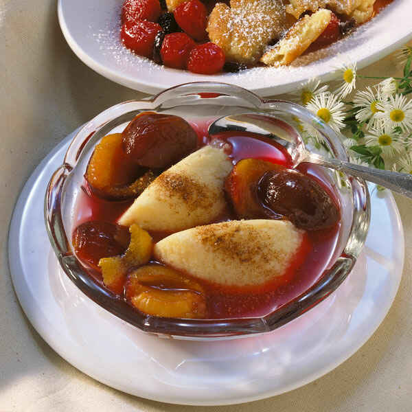 Vanillequark mit Pflaumenkompott Rezept | Küchengötter Vanillequark mit Pflaumenkompott Rezept | Küchengötter