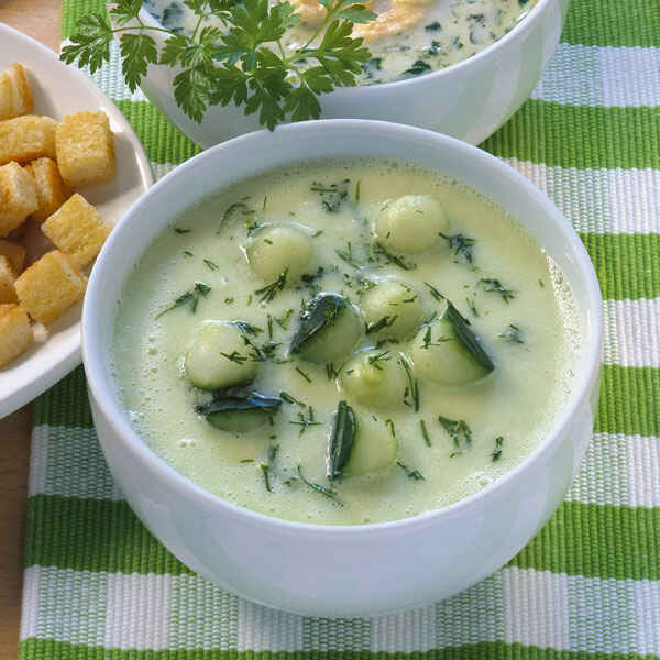 Kalte Gurkensuppe mit Lachs Rezept | Küchengötter Kalte Gurkensuppe mit Lachs Rezept | Küchengötter