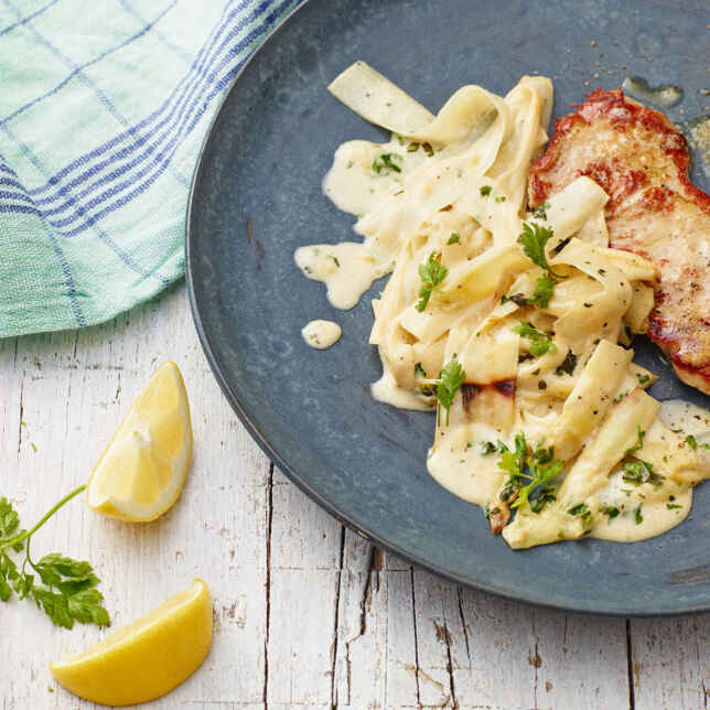 Kalbsbries mit Spargel und Morcheln Rezept | Küchengötter Kalbsbries mit Spargel und Morcheln Rezept | Küchengötter