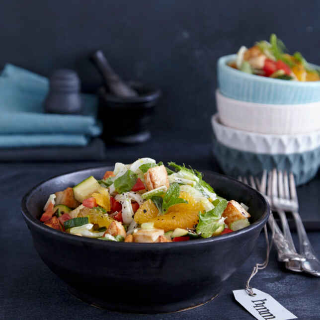 Gurken-Melonen-Salat mit Halloumi Rezept | Küchengötter Gurken-Melonen-Salat mit Halloumi Rezept | Küchengötter