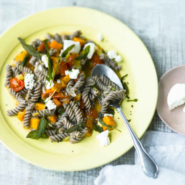 Süße Pflaumen-Nudeln mit Mohn Rezept | Küchengötter Süße Pflaumen-Nudeln mit Mohn Rezept | Küchengötter