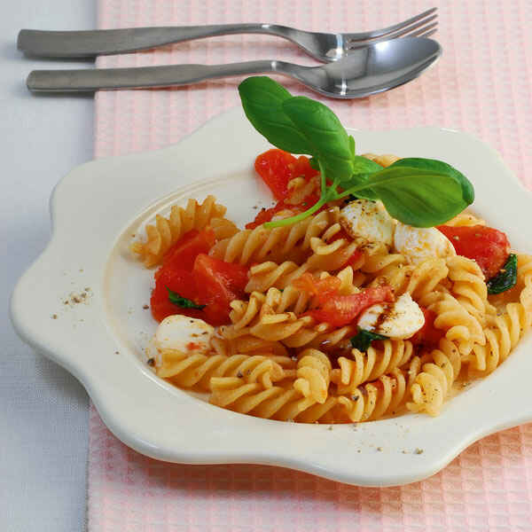 Rigatoni mit Tomaten und Mozzarella Rezept | Küchengötter