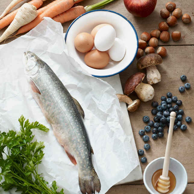 Paleo-Spargelsalat mit Räucherlachs Rezept | Küchengötter Paleo-Spargelsalat mit Räucherlachs Rezept | Küchengötter