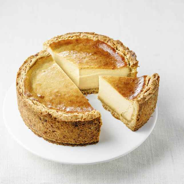 New-York-Winter-Cheesecake mit Cranberrykompott und Karamell-Popcorn ... New-York-Winter-Cheesecake mit Cranberrykompott und Karamell-Popcorn ...