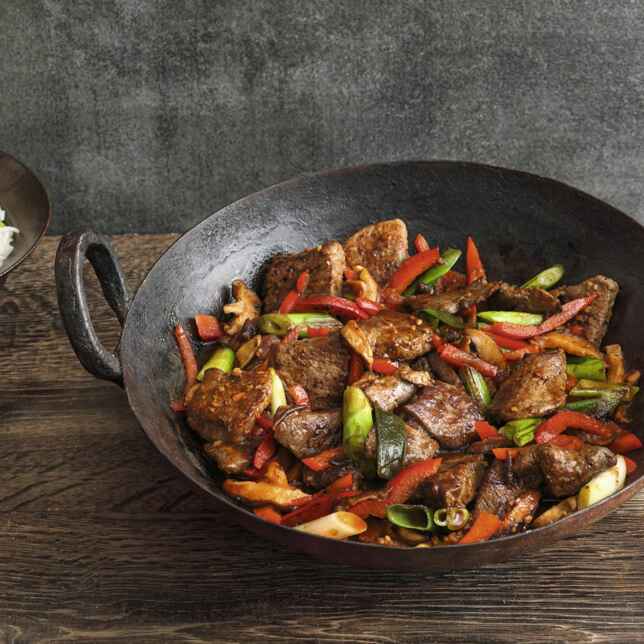 Rollbraten vom Hirsch mit Cassis-Likör und Schokolade Rezept | Küchengötter Rollbraten vom Hirsch mit Cassis-Likör und Schokolade Rezept | Küchengötter