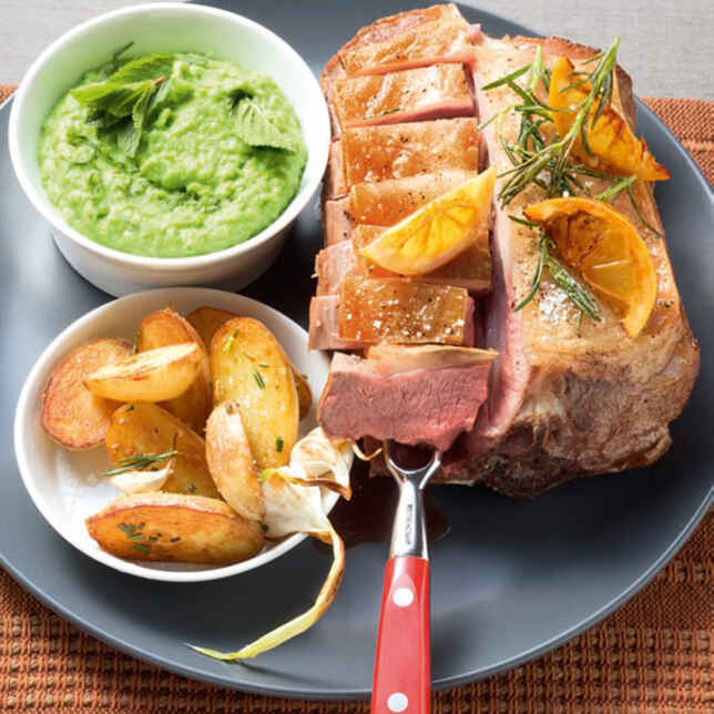 Lammrücken mit Petersilien-Kräuterkruste Rezept | Küchengötter Lammrücken mit Petersilien-Kräuterkruste Rezept | Küchengötter