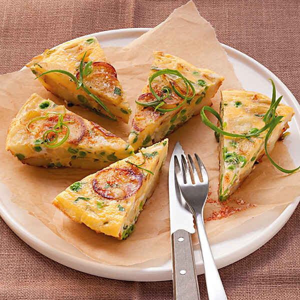 Spargel-Tortilla mit Tomatensalsa Rezept | Küchengötter Spargel-Tortilla mit Tomatensalsa Rezept | Küchengötter