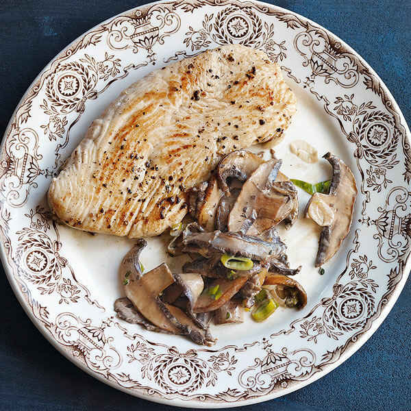 Putenschnitzel mit Champignon-Tomaten-Sauce Rezept | Küchengötter Putenschnitzel mit Champignon-Tomaten-Sauce Rezept | Küchengötter