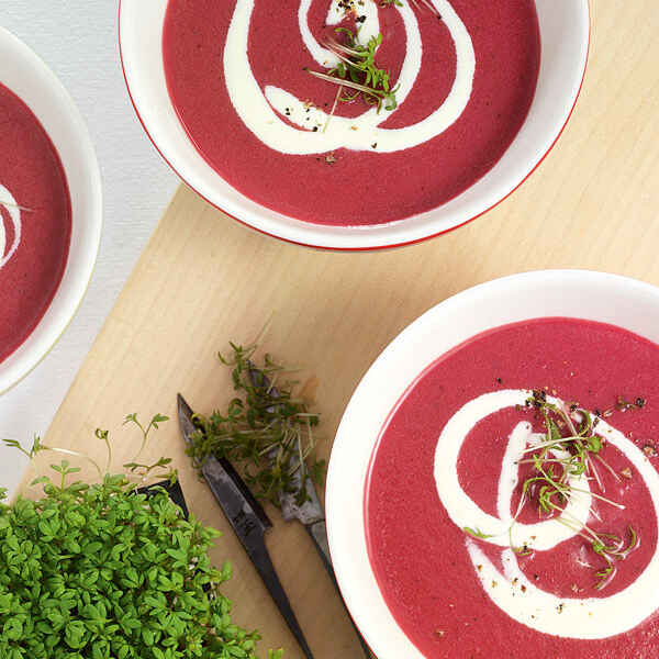 Rote-Bete-Suppe mit Feta Rezept | Küchengötter Rote-Bete-Suppe mit Feta Rezept | Küchengötter