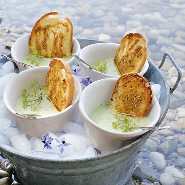 Kalte Gurkensuppe mit Lachs Rezept | Küchengötter