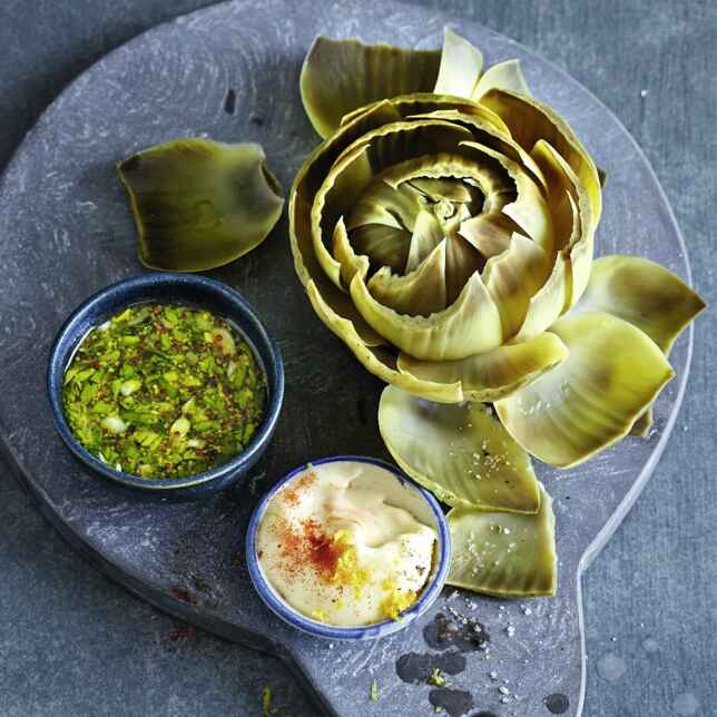 Gekochte Artischocke mit Dips und Vinaigrette Rezept | Küchengötter Gekochte Artischocke mit Dips und Vinaigrette Rezept | Küchengötter
