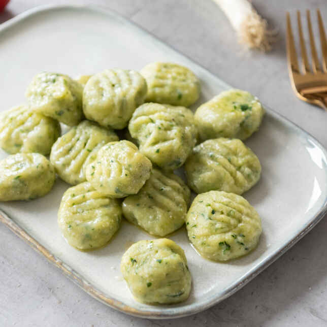 Möhren-Petersilien-Gnocchi mit Chili-Käse-Sauce Rezept | Küchengötter Möhren-Petersilien-Gnocchi mit Chili-Käse-Sauce Rezept | Küchengötter