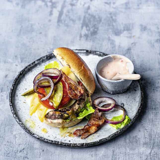 Surf-&amp;-Turf-Burger mit Guacamole Rezept | Küchengötter