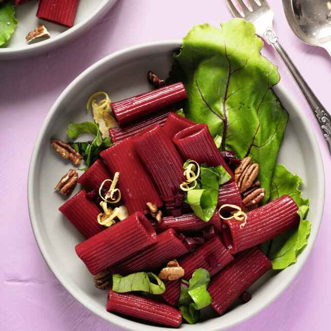 Radicchio mit Apfel-Beete-Tatar und Bohnen-Haselnuss-Dip Rezept ... Radicchio mit Apfel-Beete-Tatar und Bohnen-Haselnuss-Dip Rezept ...