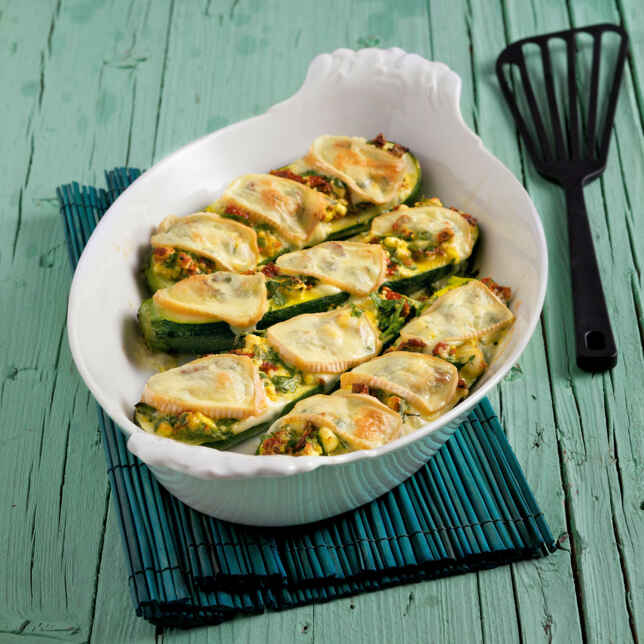 Vegetarisch gefüllte Zucchini aus dem Ofen Rezept | Küchengötter Vegetarisch gefüllte Zucchini aus dem Ofen Rezept | Küchengötter