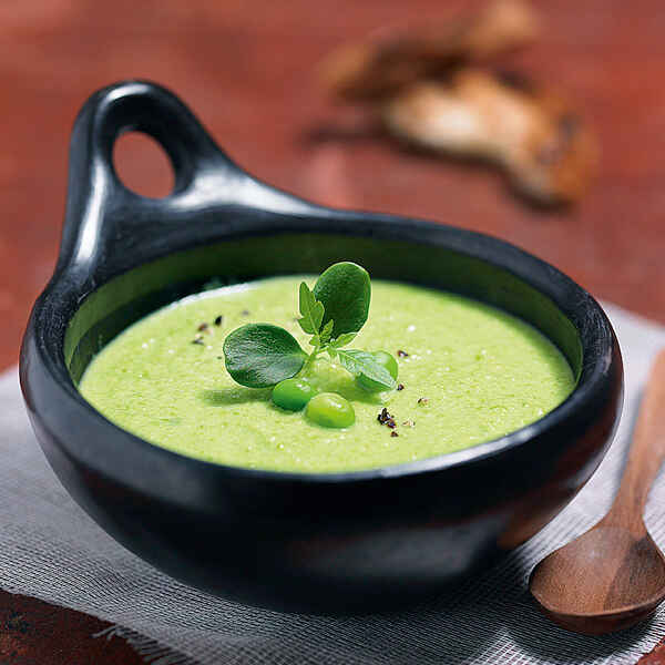Erbsencremesuppe mit Minz-Pesto Rezept | Küchengötter