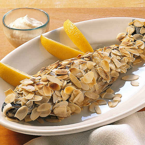 Forelle »Müllerin« mit brauner Mandelbutter Rezept | Küchengötter Forelle »Müllerin« mit brauner Mandelbutter Rezept | Küchengötter