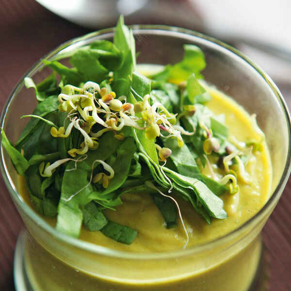 Blumenkohl-Kokos-Suppe mit Hähnchen Rezept | Küchengötter Blumenkohl-Kokos-Suppe mit Hähnchen Rezept | Küchengötter