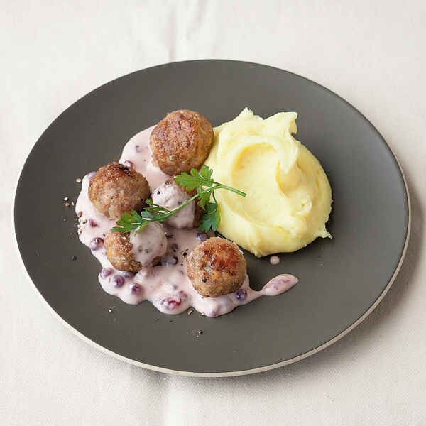 Köttbullar mit Preiselbeer-Dip Rezept | Küchengötter Köttbullar mit Preiselbeer-Dip Rezept | Küchengötter
