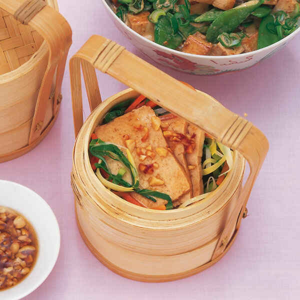 Gedämpfter Lachs auf Gemüse Rezept | Küchengötter Gedämpfter Lachs auf Gemüse Rezept | Küchengötter