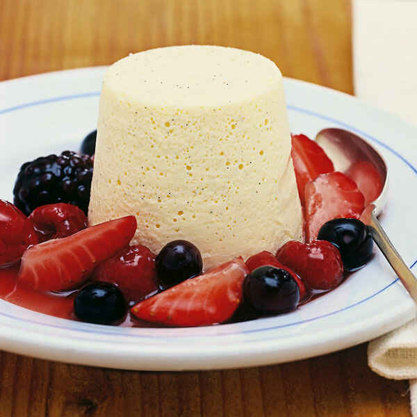 Bayerische Creme mit Himbeersauce Rezept | Küchengötter Bayerische Creme mit Himbeersauce Rezept | Küchengötter