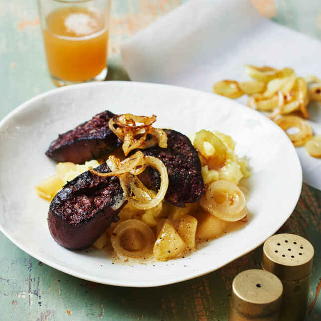 Gebratene Blutwurst mit Kartoffelstampf Rezept | Küchengötter Gebratene Blutwurst mit Kartoffelstampf Rezept | Küchengötter