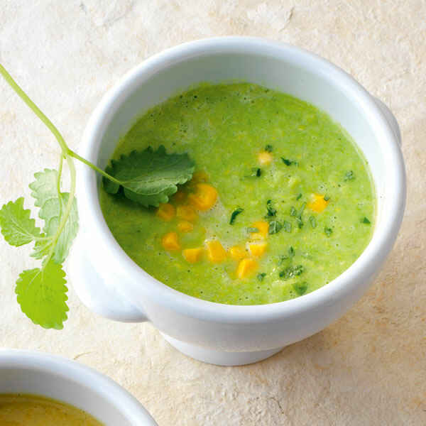 Erbsensuppe mit Limetten-Crème-fraîche Rezept | Küchengötter