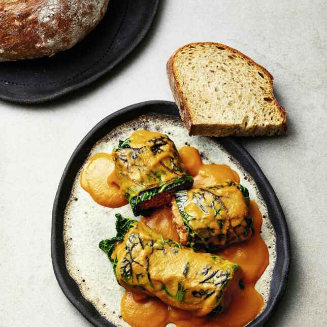 Wirsingrouladen mit Hirsefüllung Rezept | Küchengötter Wirsingrouladen mit Hirsefüllung Rezept | Küchengötter