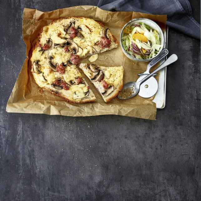 Fladenbrotpizza mit dreierlei Käse Rezept | Küchengötter