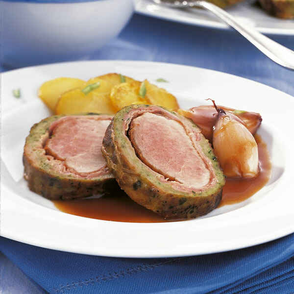 Schweinefilet im Kräutermantel Rezept | Küchengötter Schweinefilet im Kräutermantel Rezept | Küchengötter