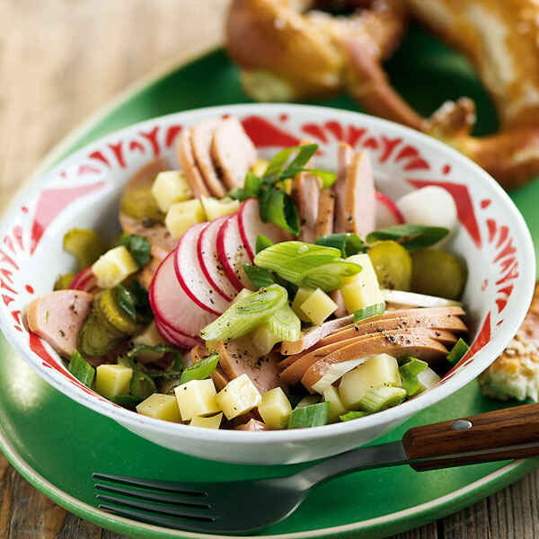 Wurstsalat mit Tomaten Rezept | Küchengötter Wurstsalat mit Tomaten Rezept | Küchengötter