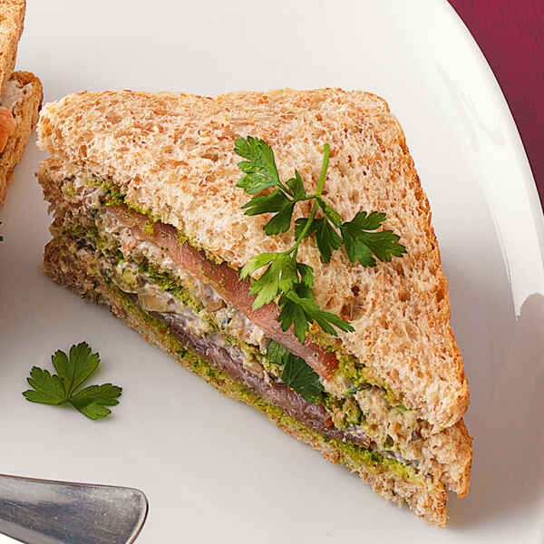 Tramezzini mit Lachs und Gemüse Rezept | Küchengötter Tramezzini mit Lachs und Gemüse Rezept | Küchengötter