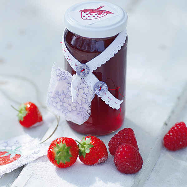 Erdbeer-Rosen-Gelee Rezept | Küchengötter Erdbeer-Rosen-Gelee Rezept | Küchengötter