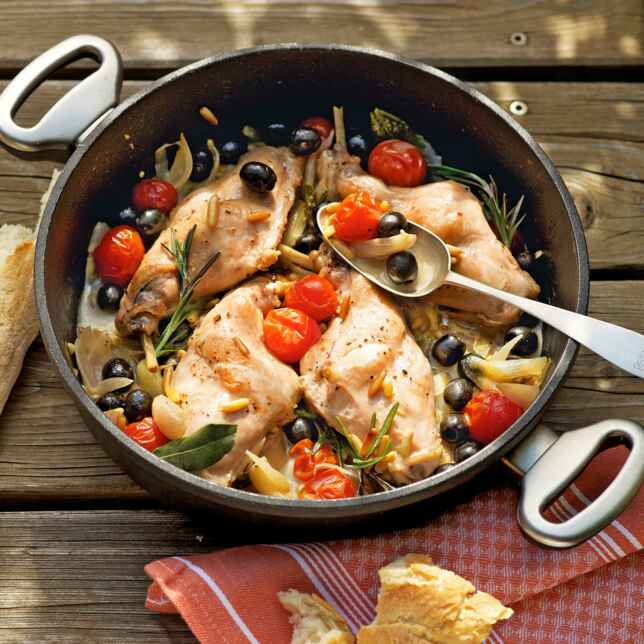 Kaninchenkeulen mit Zwiebeln, Tomaten und Zimt Rezept | Küchengötter Kaninchenkeulen mit Zwiebeln, Tomaten und Zimt Rezept | Küchengötter