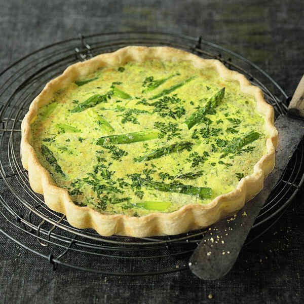 Quiche mit grünem Spargel Rezept | Küchengötter Quiche mit grünem Spargel Rezept | Küchengötter