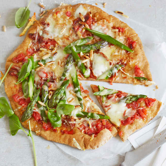 Schnelles Tortilla-Pizza mit Spargel Rezept | Küchengötter