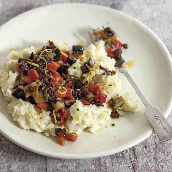 Veganer Kartoffel-Sellerie-Stampf mit Senfsauce Rezept | Küchengötter Veganer Kartoffel-Sellerie-Stampf mit Senfsauce Rezept | Küchengötter