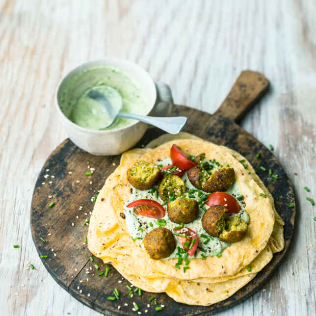 Würzige Klößchen mit grüner Sauce Rezept | Küchengötter Würzige Klößchen mit grüner Sauce Rezept | Küchengötter