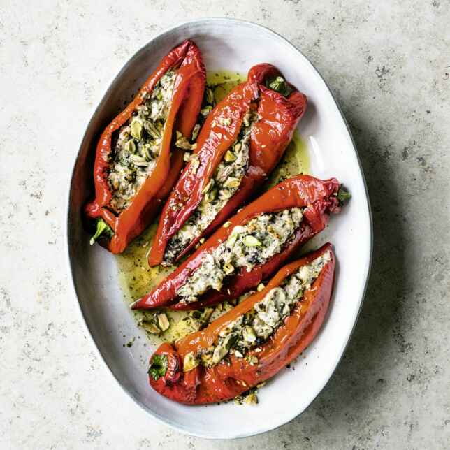 Paprika mit Gemüse-Käse-Füllung Rezept | Küchengötter Paprika mit Gemüse-Käse-Füllung Rezept | Küchengötter