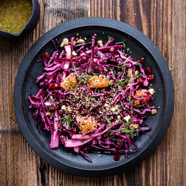 Rotkohlsalat mit Granatapfel und Pistazien Rezept | Küchengötter Rotkohlsalat mit Granatapfel und Pistazien Rezept | Küchengötter