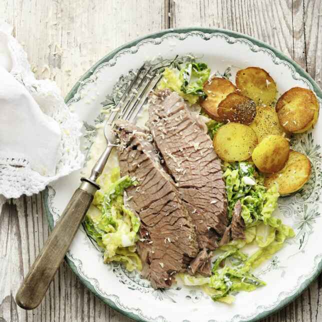 Ofenhähnchen mit Wirsing-Haselnuss-Füllung Rezept | Küchengötter Ofenhähnchen mit Wirsing-Haselnuss-Füllung Rezept | Küchengötter