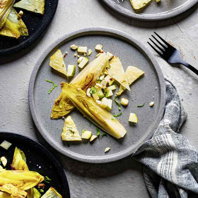 Sellerieschnitzel mit Birnen-Salsa Rezept | Küchengötter Sellerieschnitzel mit Birnen-Salsa Rezept | Küchengötter