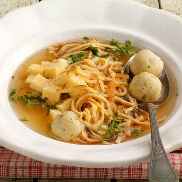 Klare Rinderbrühe Rezept | Küchengötter Klare Rinderbrühe Rezept | Küchengötter