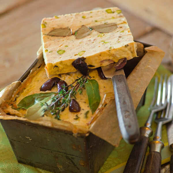 Geflügelterrine mit Backobst und Walnüssen Rezept | Küchengötter Geflügelterrine mit Backobst und Walnüssen Rezept | Küchengötter