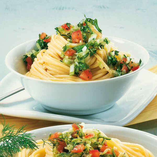 Spaghetti mit Basilikumsauce Rezept | Küchengötter
