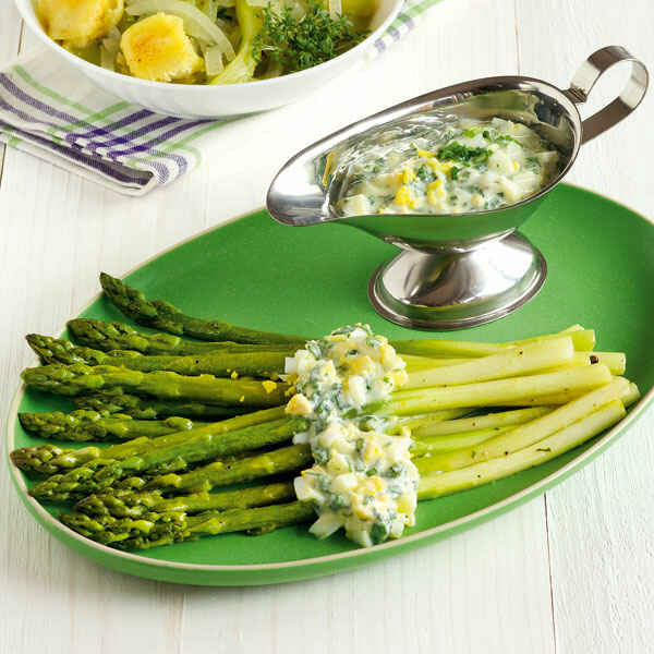 Gebratener Spargel mit Nuss-Salsa Rezept | Küchengötter Gebratener Spargel mit Nuss-Salsa Rezept | Küchengötter