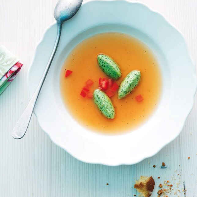 Tomatensüppchen mit Basilikumschaum Rezept | Küchengötter Tomatensüppchen mit Basilikumschaum Rezept | Küchengötter