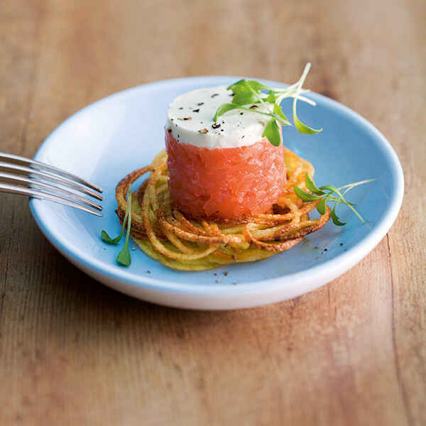 Eier mit Lachstatar und Kaviar Rezept | Küchengötter Eier mit Lachstatar und Kaviar Rezept | Küchengötter